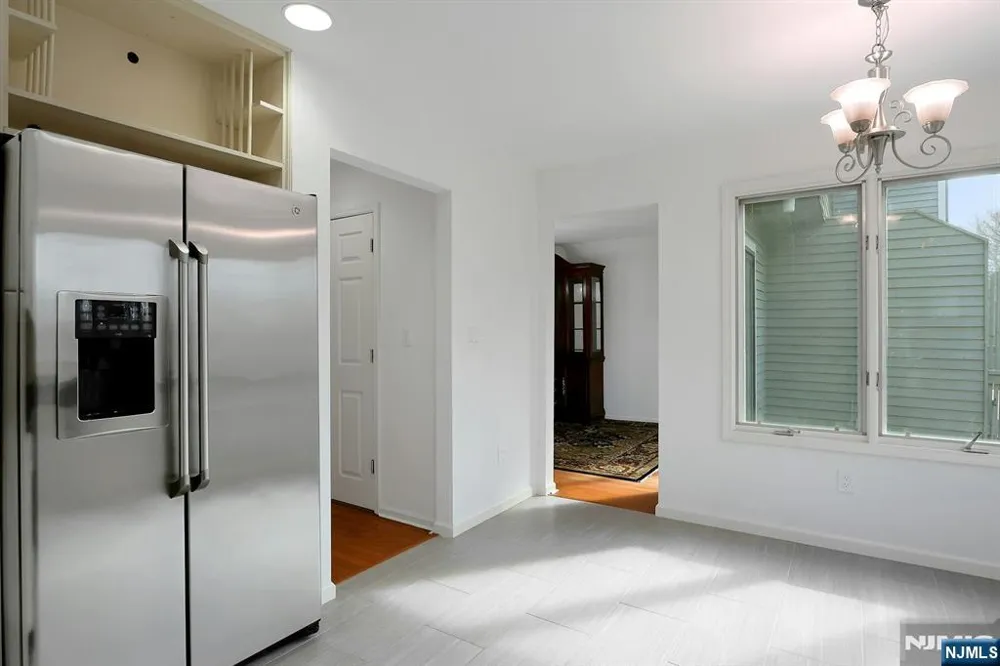 20 Lakeview Drive Old Tappan, NJ 07675