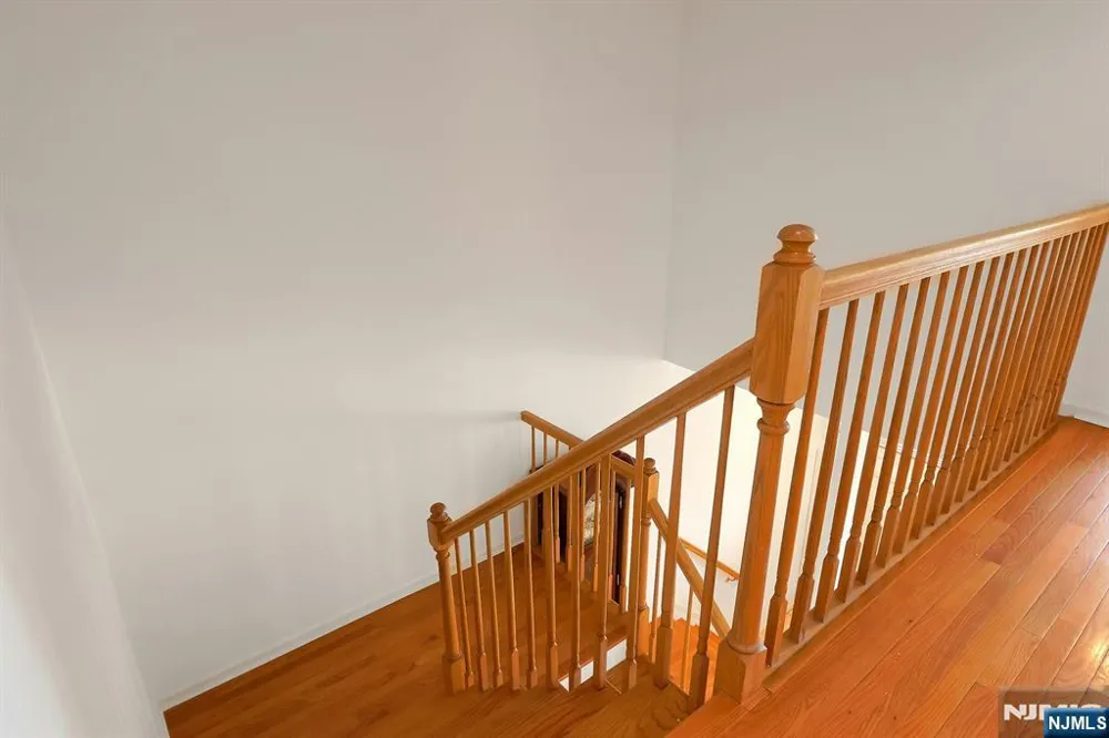 20 Lakeview Drive Old Tappan, NJ 07675