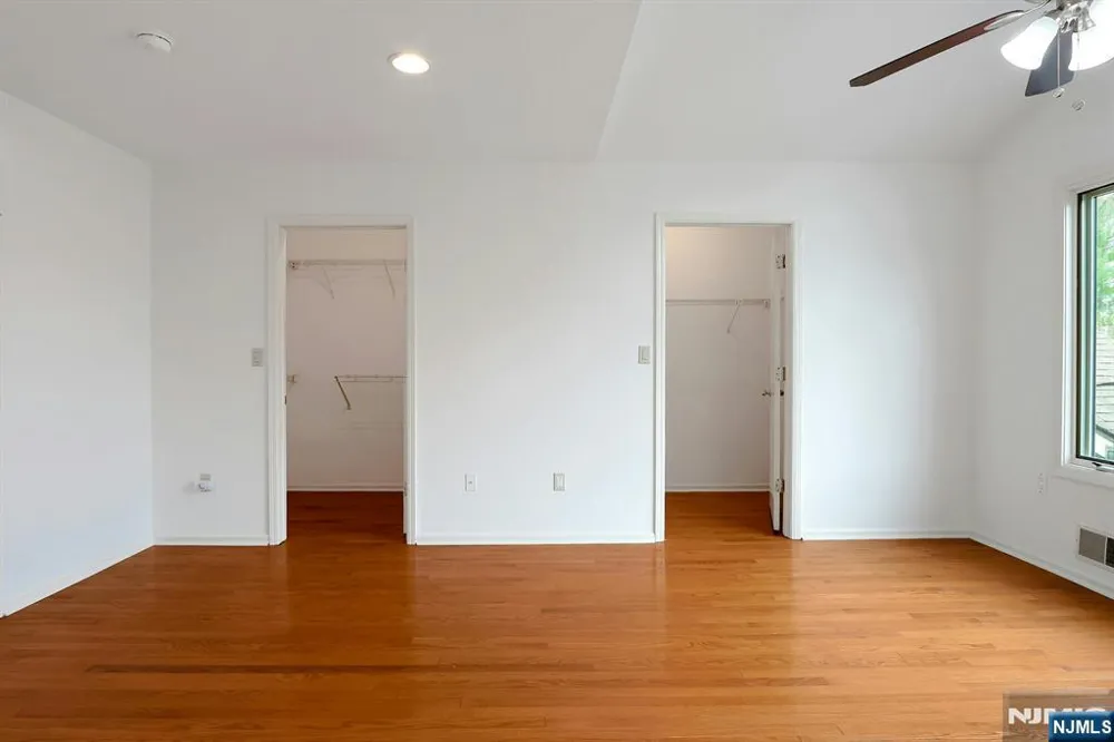 20 Lakeview Drive Old Tappan, NJ 07675