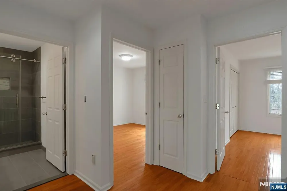20 Lakeview Drive Old Tappan, NJ 07675