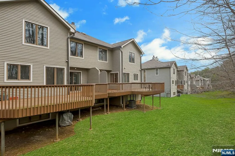 20 Lakeview Drive Old Tappan, NJ 07675
