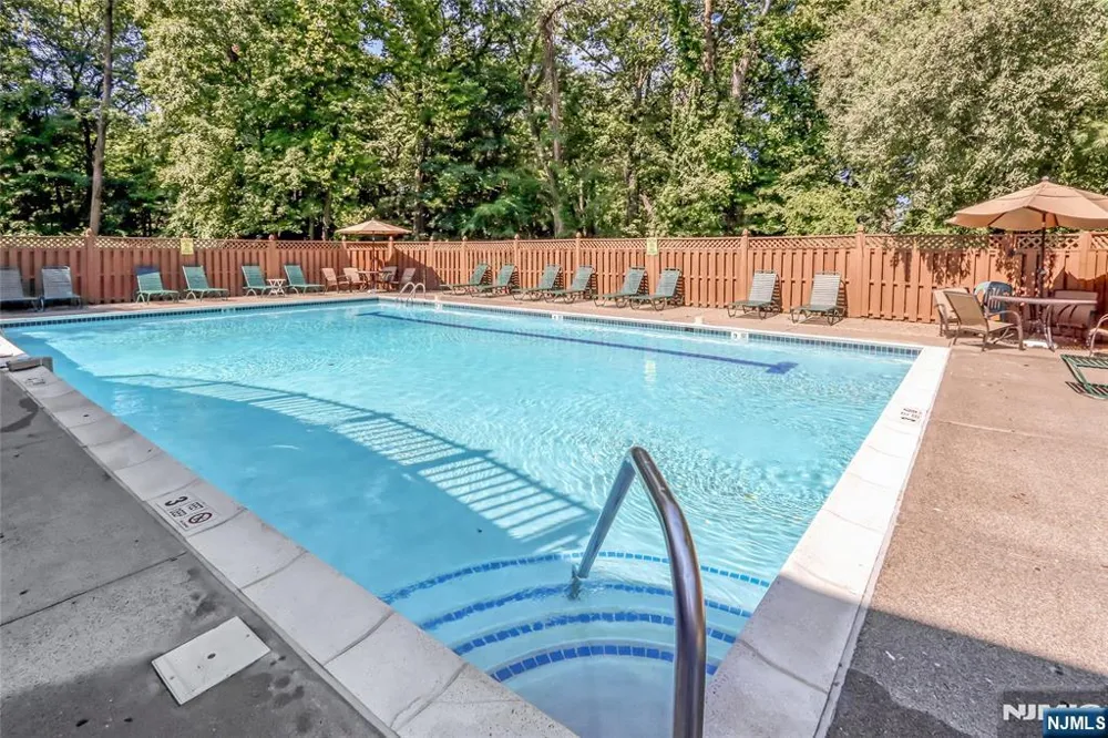 20 Lakeview Drive Old Tappan, NJ 07675