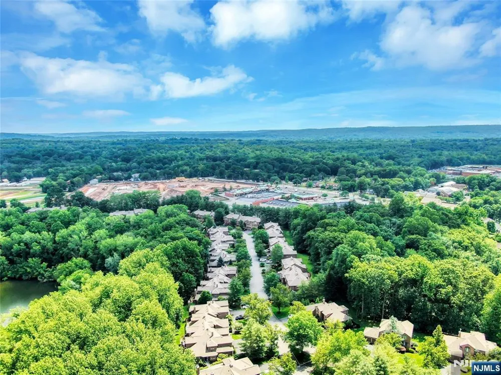 20 Lakeview Drive Old Tappan, NJ 07675