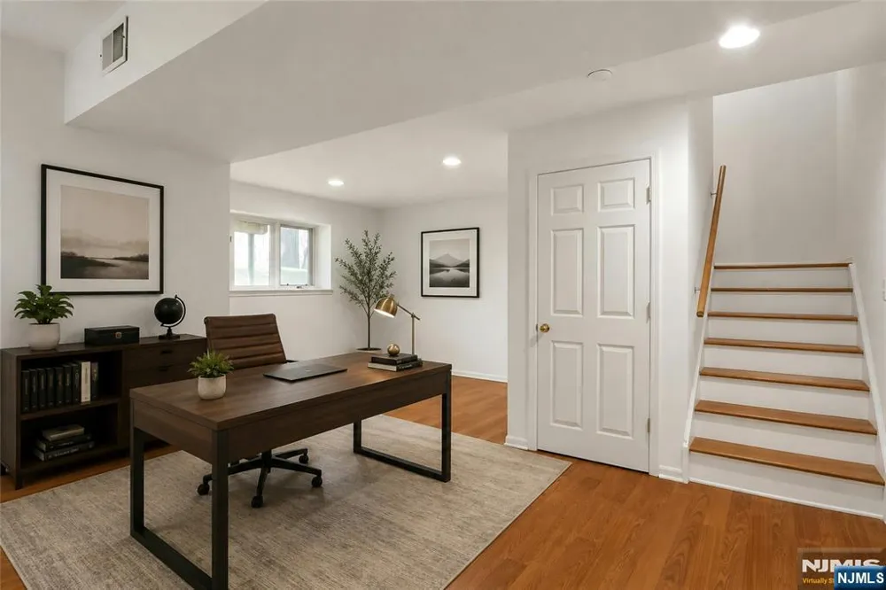 20 Lakeview Drive Old Tappan, NJ 07675