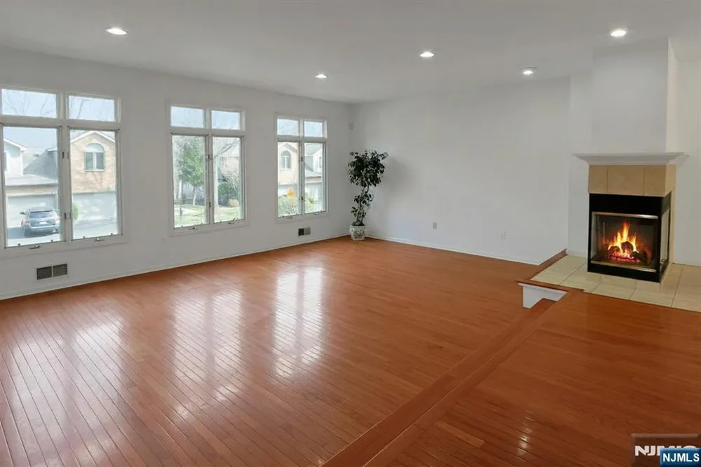 20 Lakeview Drive Old Tappan, NJ 07675