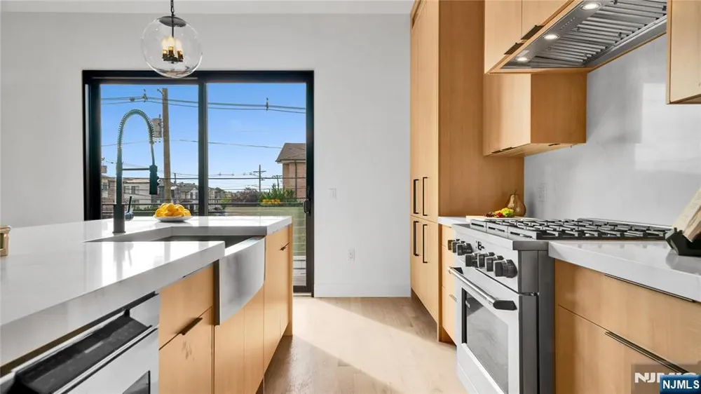 500 2nd A Palisades Park, NJ 07650