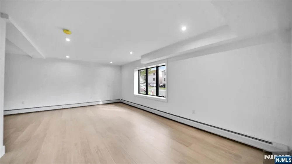500 2nd B Palisades Park, NJ 07650