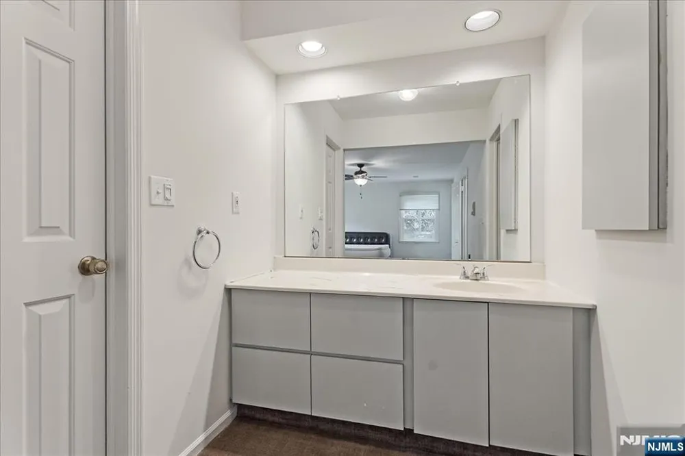 108 Saratoga Square Wayne, NJ 07470