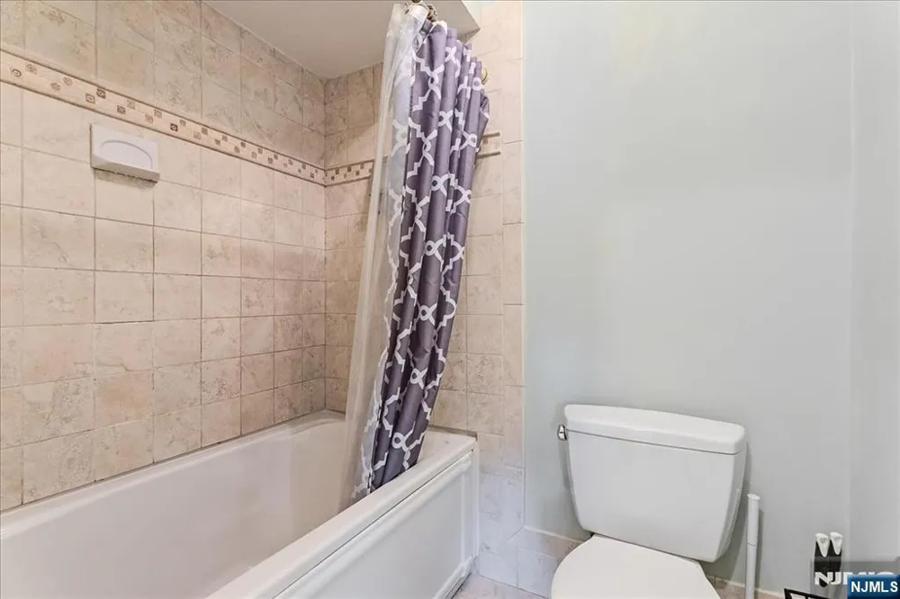 108 Saratoga Square Wayne, NJ 07470