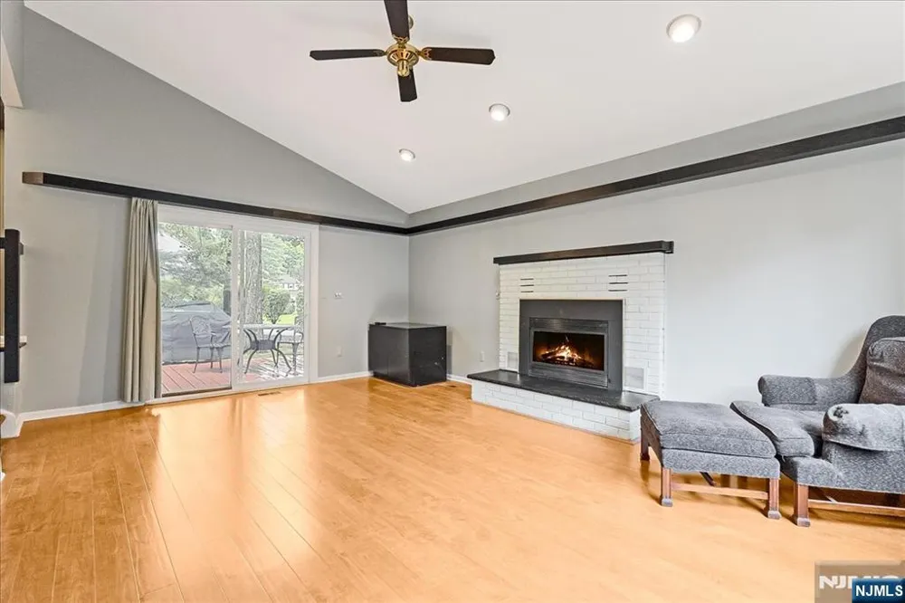 108 Saratoga Square Wayne, NJ 07470