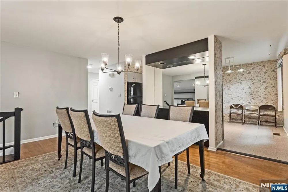108 Saratoga Square Wayne, NJ 07470