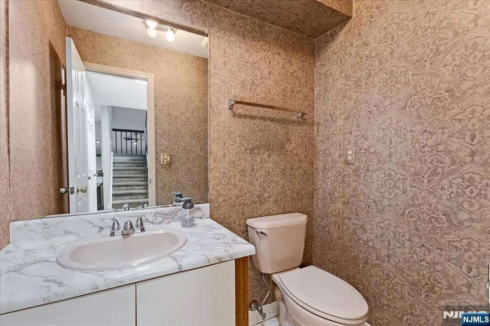 108 Saratoga Square Wayne, NJ 07470