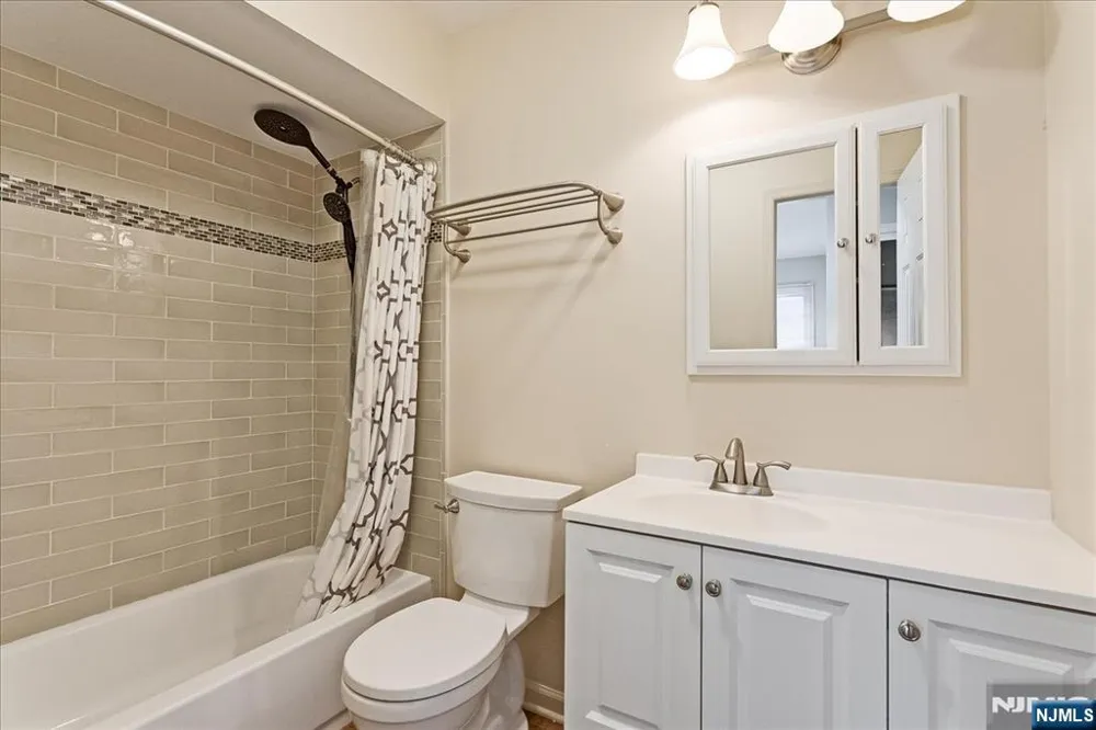 108 Saratoga Square Wayne, NJ 07470