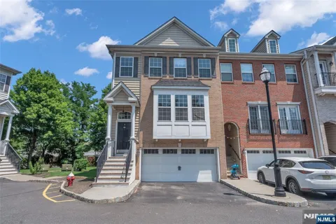 8 Creekside Court