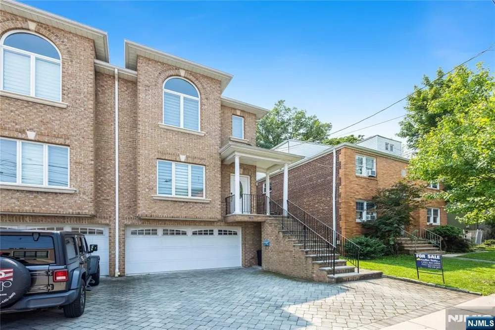 270 2nd Street Palisades Park, NJ 07650