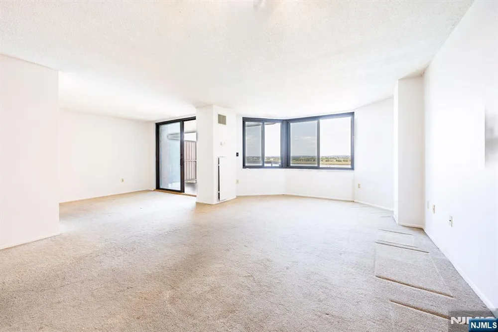 418 Harmon Cove Tower Secaucus, NJ 07094
