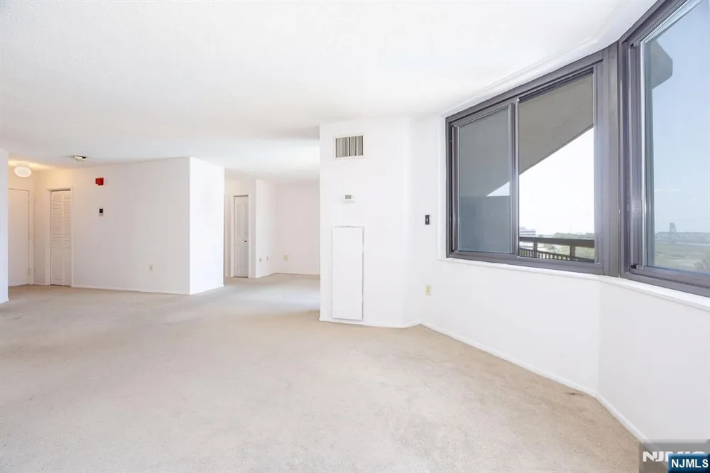 418 Harmon Cove Tower Secaucus, NJ 07094