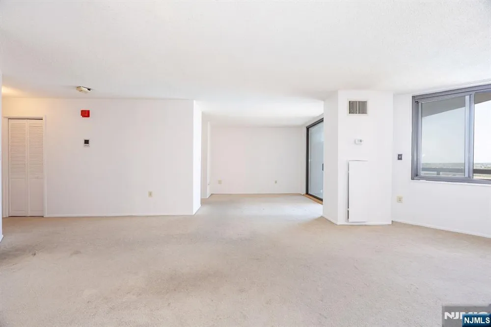 418 Harmon Cove Tower Secaucus, NJ 07094