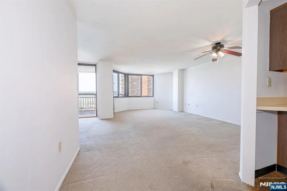 418 Harmon Cove Tower Secaucus, NJ 07094