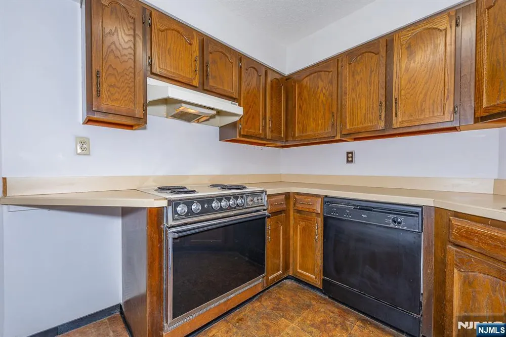418 Harmon Cove Tower Secaucus, NJ 07094
