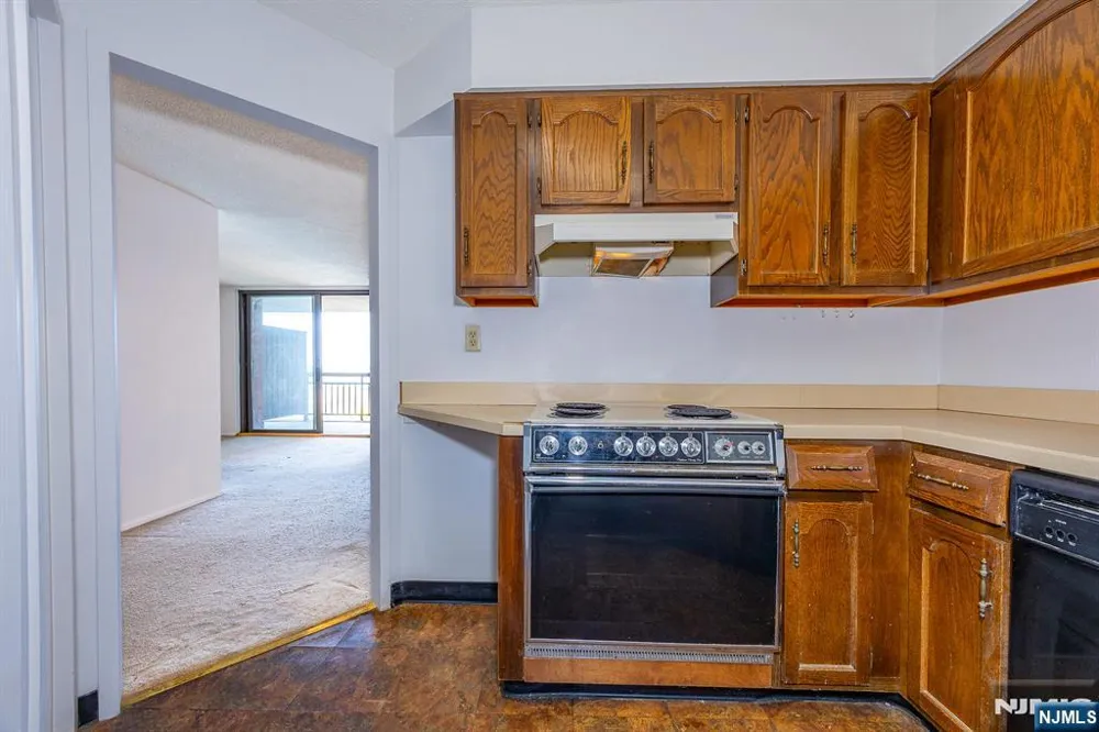 418 Harmon Cove Tower Secaucus, NJ 07094