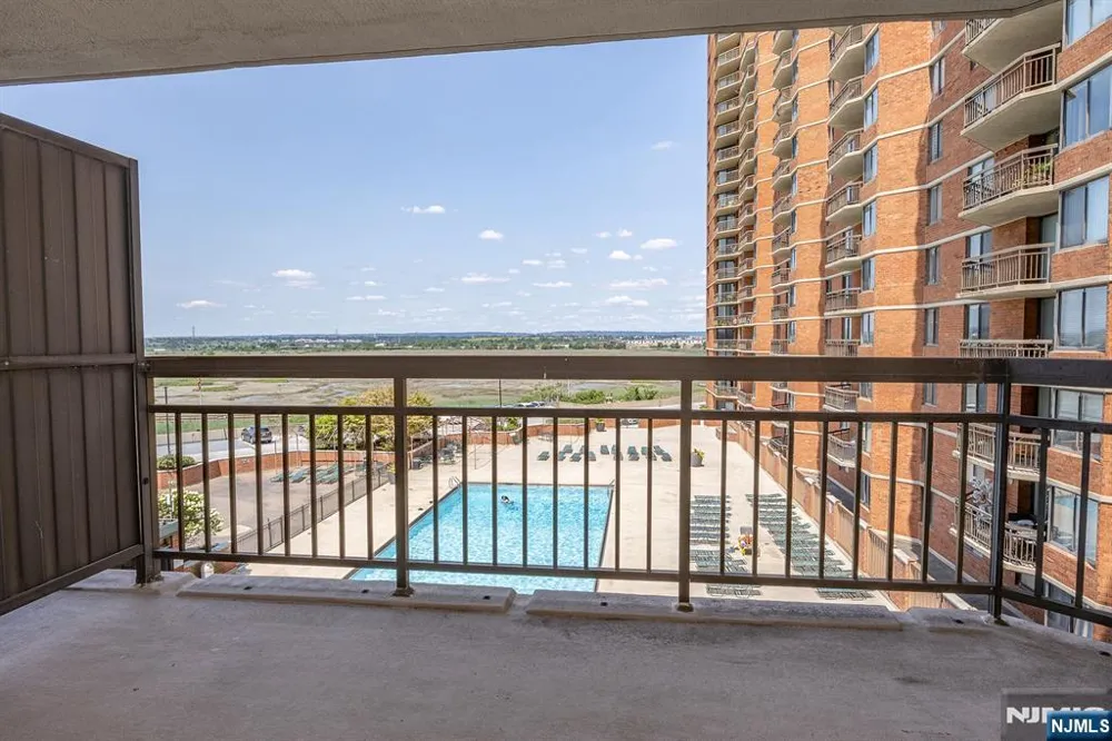 418 Harmon Cove Tower Secaucus, NJ 07094