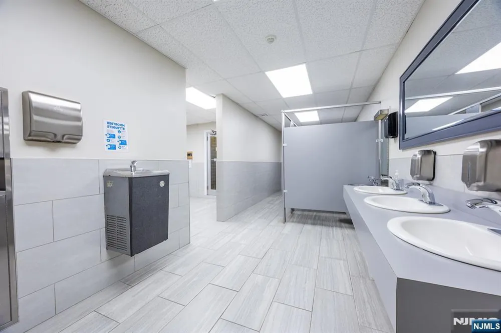 418 Harmon Cove Tower Secaucus, NJ 07094