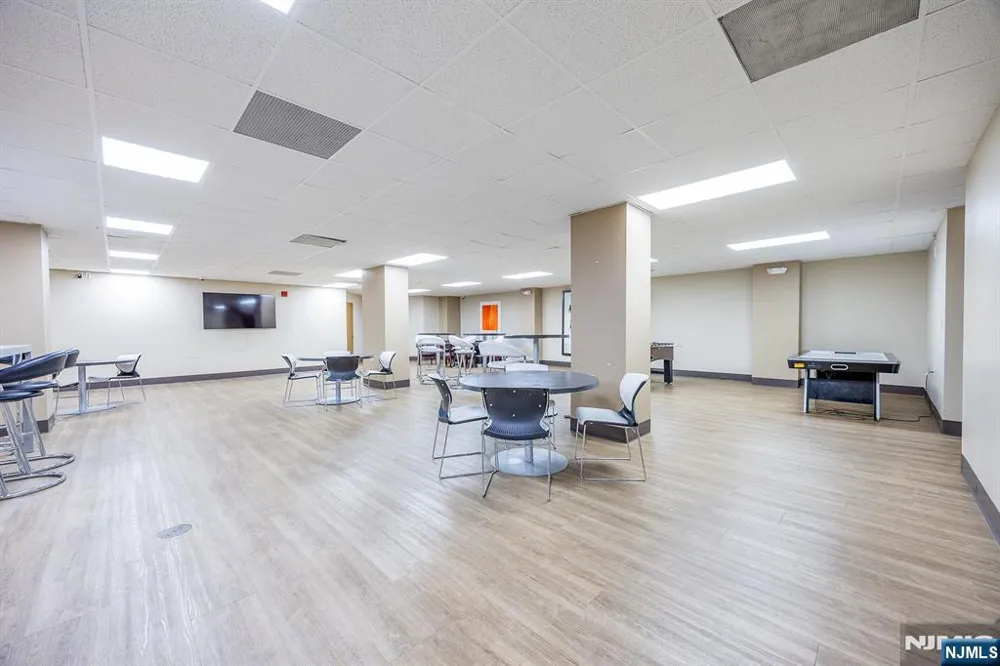 418 Harmon Cove Tower Secaucus, NJ 07094