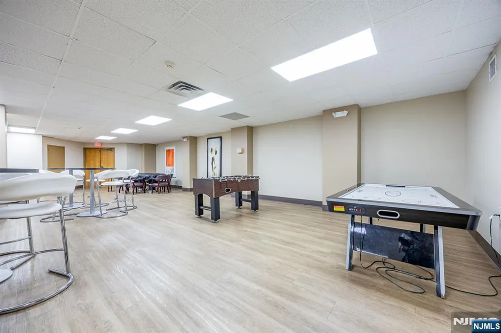 418 Harmon Cove Tower Secaucus, NJ 07094