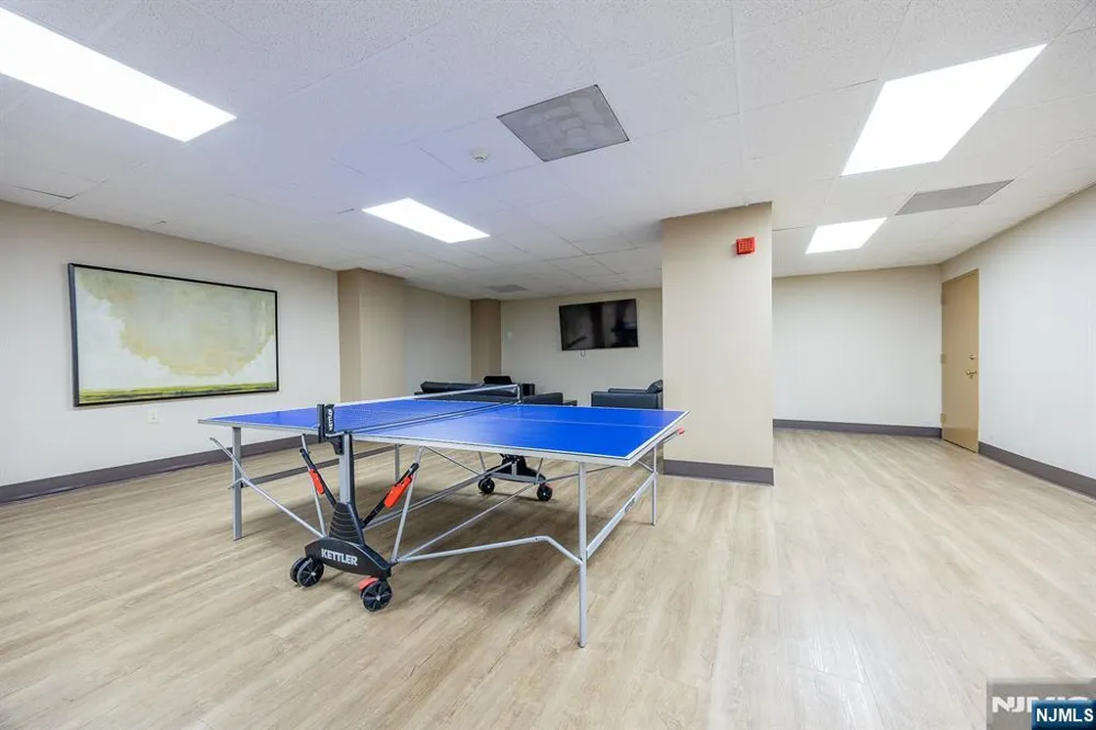 418 Harmon Cove Tower Secaucus, NJ 07094