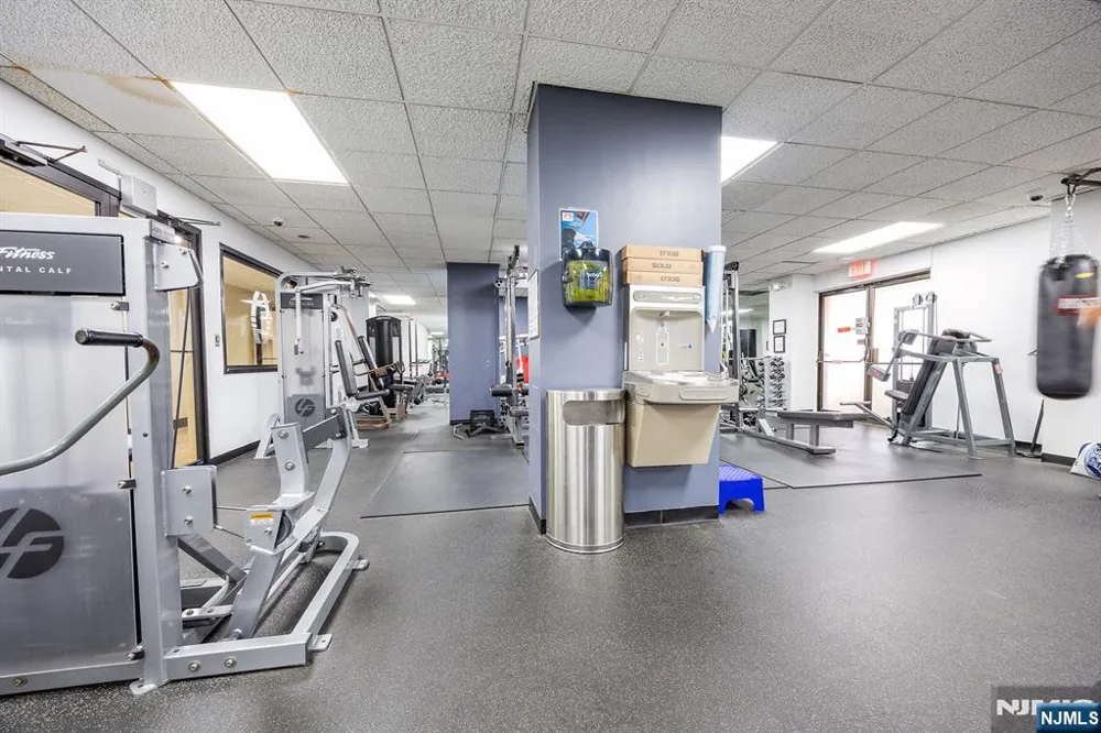 418 Harmon Cove Tower Secaucus, NJ 07094