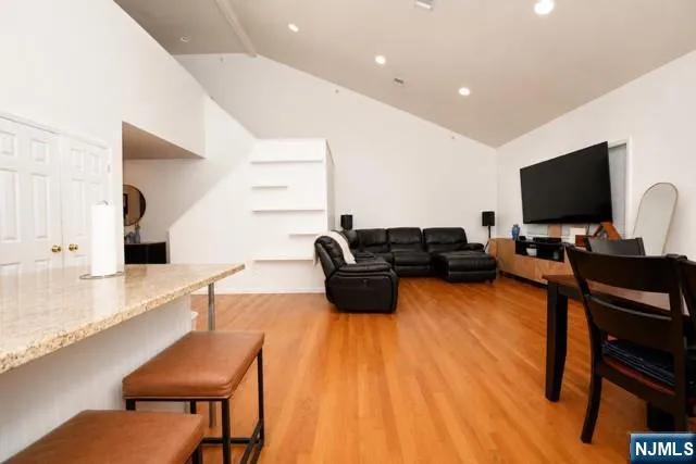 20 Mountain Avenue 4 Paterson, NJ 07501