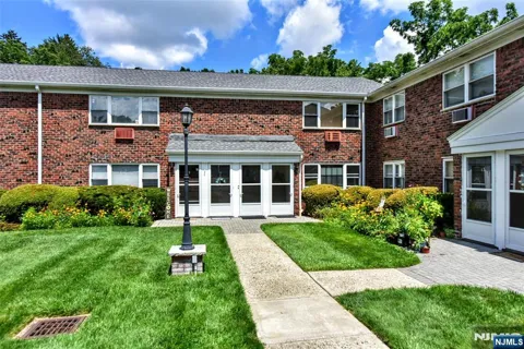 12 Regency Park