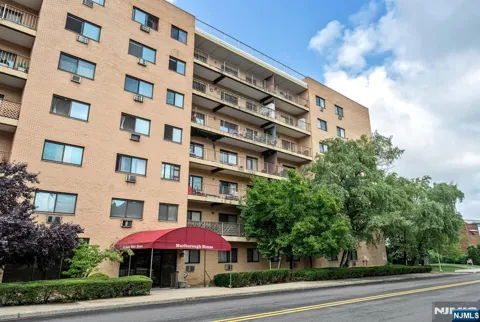 44 S Main Street 6J