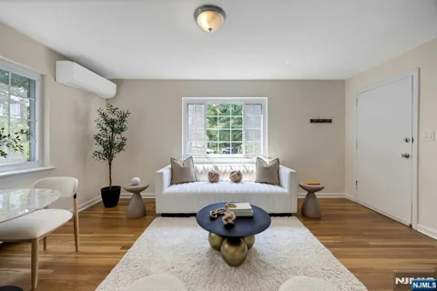 99 Tracey Place 3