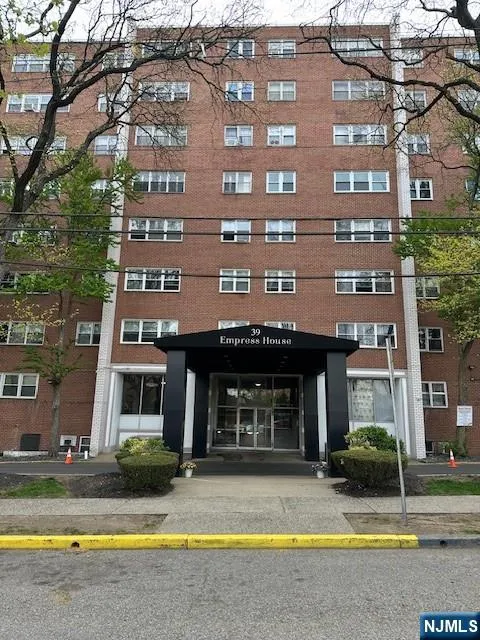39 E 39th 8G
