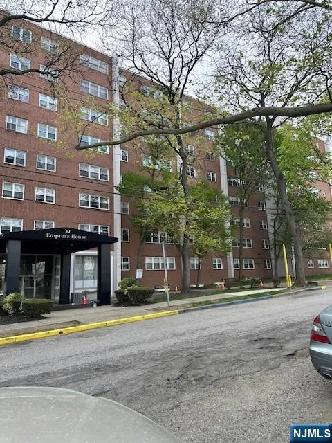 39 E 39th 8G Paterson, NJ 07514
