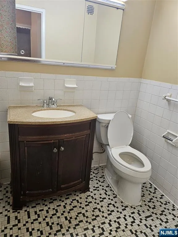 39 E 39th 8G Paterson, NJ 07514