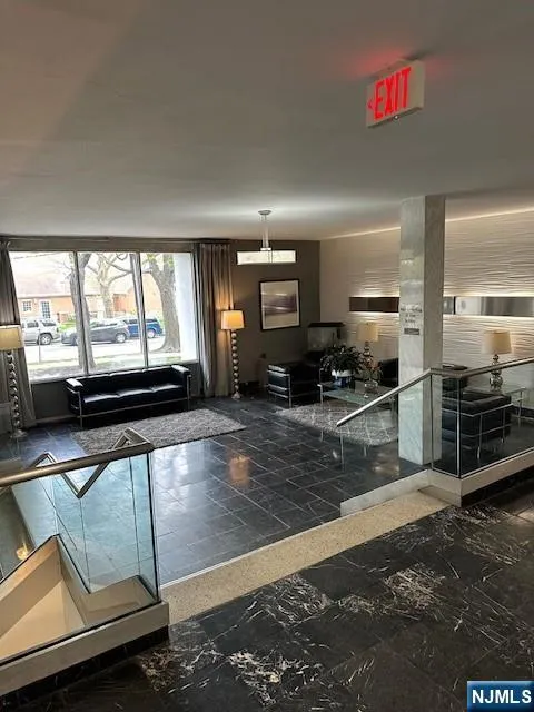 39 E 39th 8G Paterson, NJ 07514