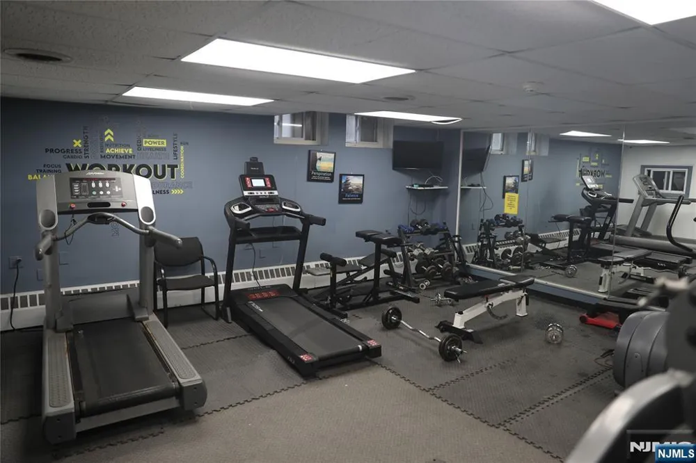 39 E 39th 8G Paterson, NJ 07514