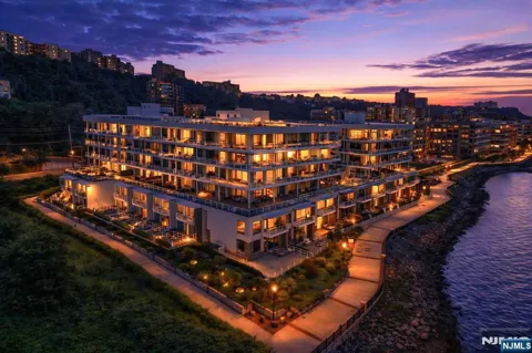 3 Somerset Lane 307