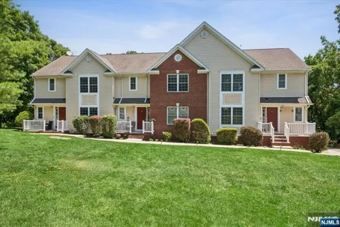52 Henry Court