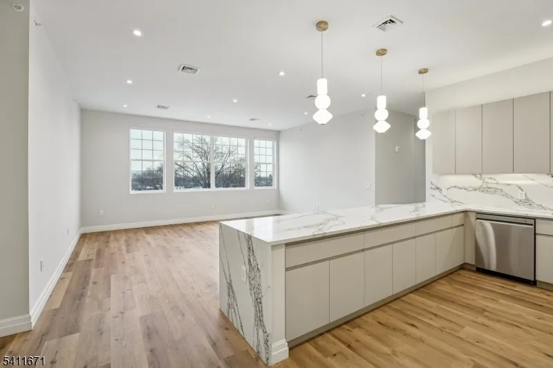 1722 Springfield Ave #302 Unit 302 Maplewood, NJ 07040
