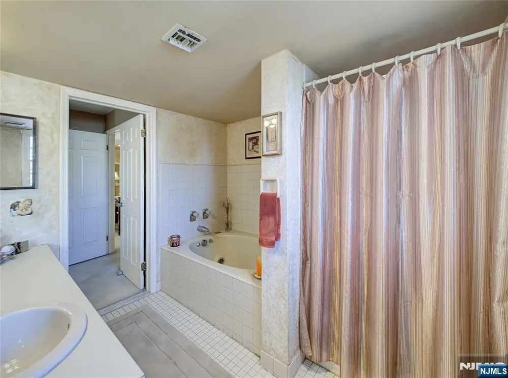 101 Quartz Lane Paterson, NJ 07501