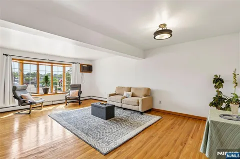 33 Henry Place B2