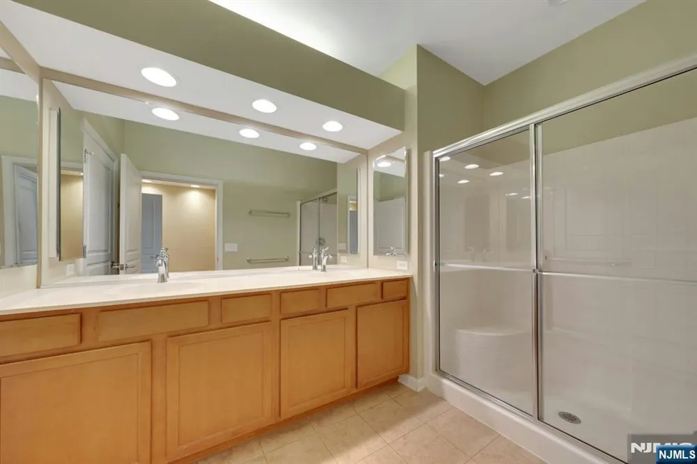 2202 Warrens Way Wanaque, NJ 07465