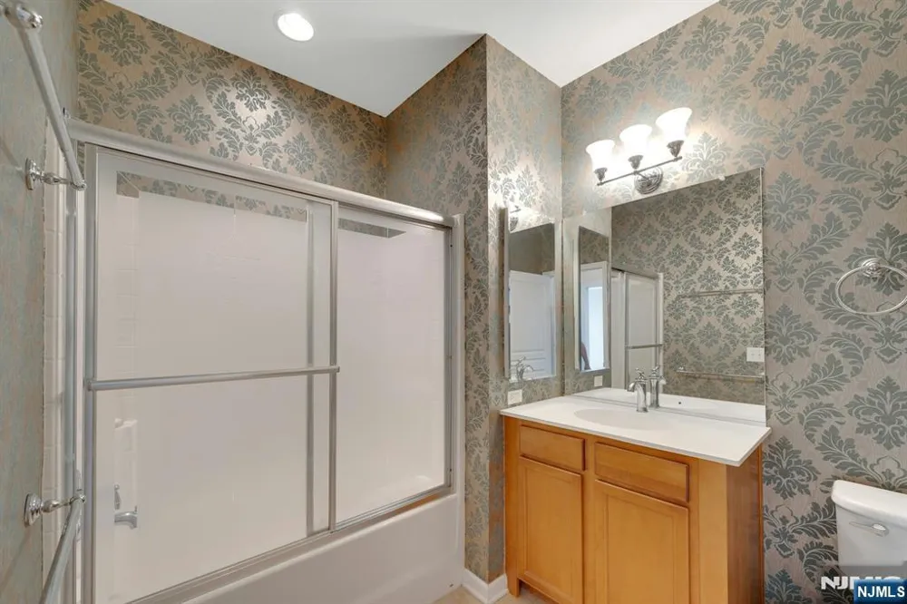 2202 Warrens Way Wanaque, NJ 07465