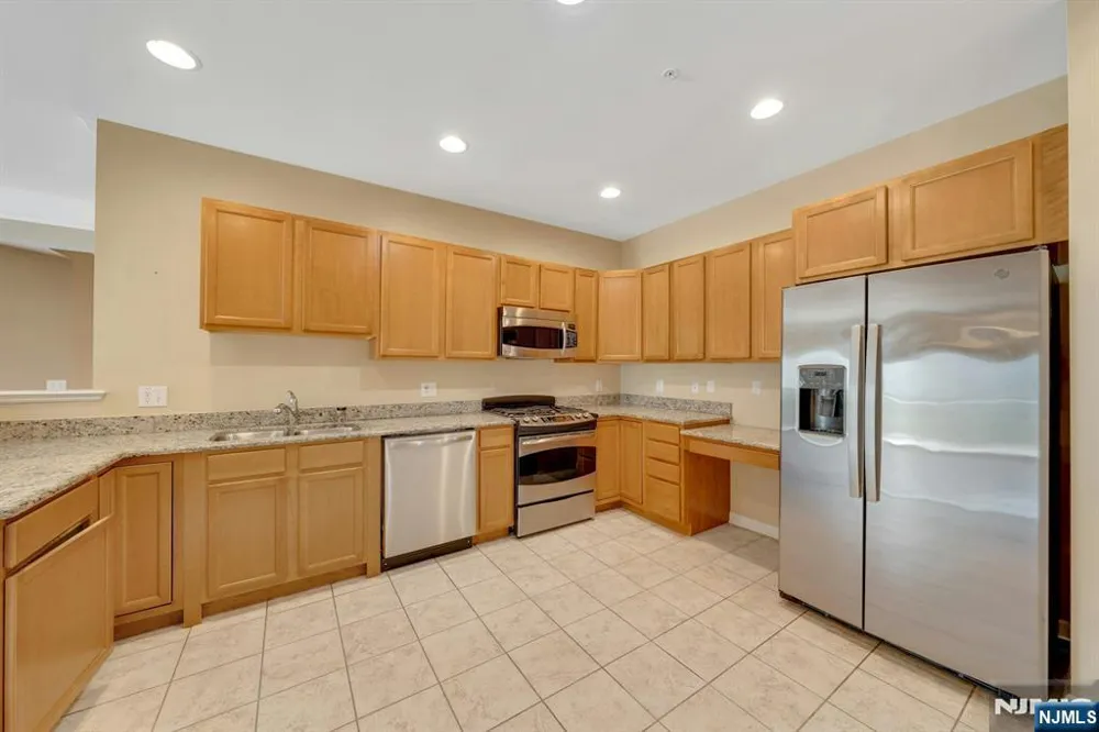 2202 Warrens Way Wanaque, NJ 07465