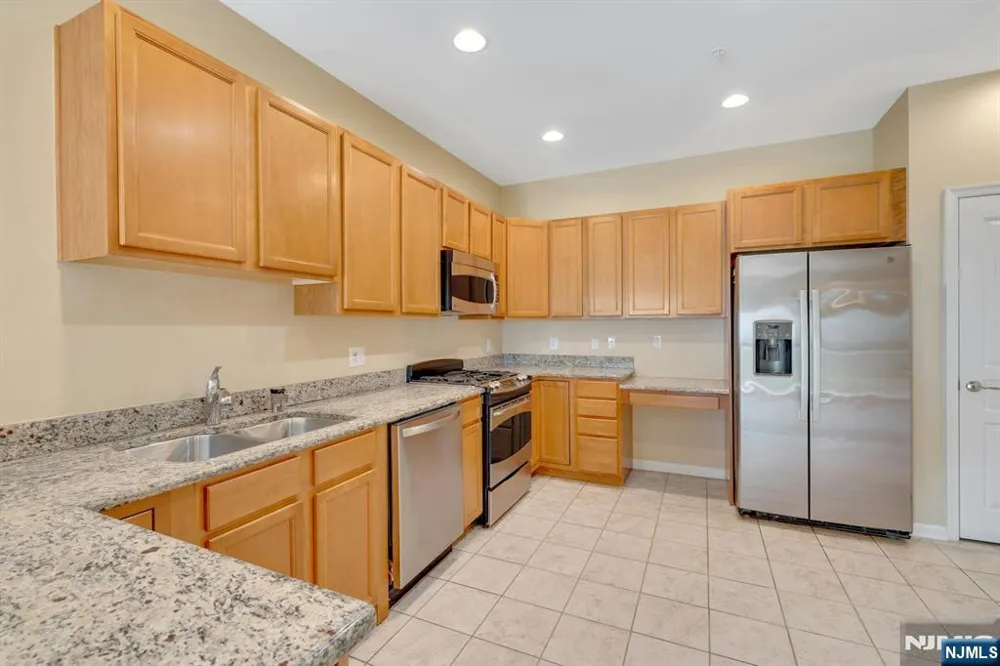 2202 Warrens Way Wanaque, NJ 07465