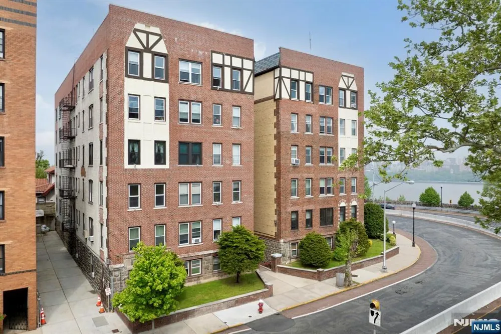 7435 Boulevard 309 North Bergen, NJ 07047